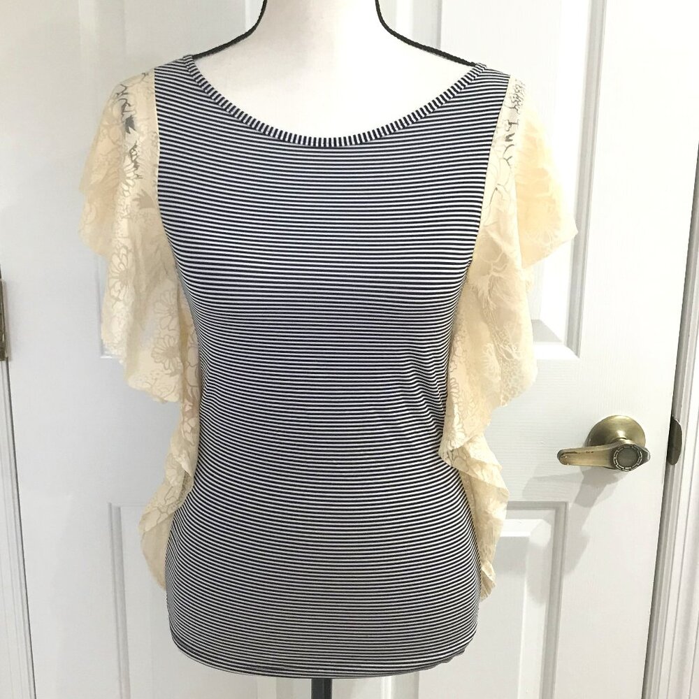 Naifa Lace Sleeve Pullover Top P